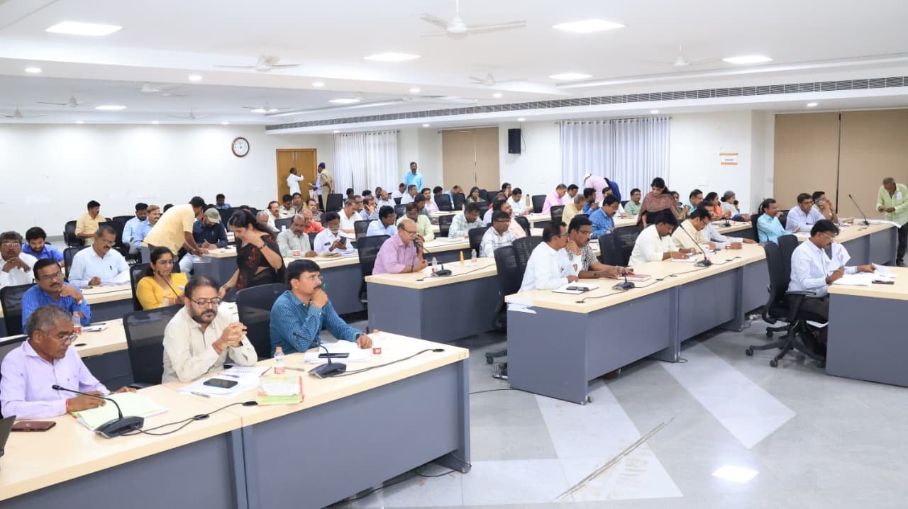  కొనుగోలు కేంద్రాల నుంచి ధాన్యాన్ని వెంటవెంటనే గోదాములు, మిల్లులకు తరలించాలి